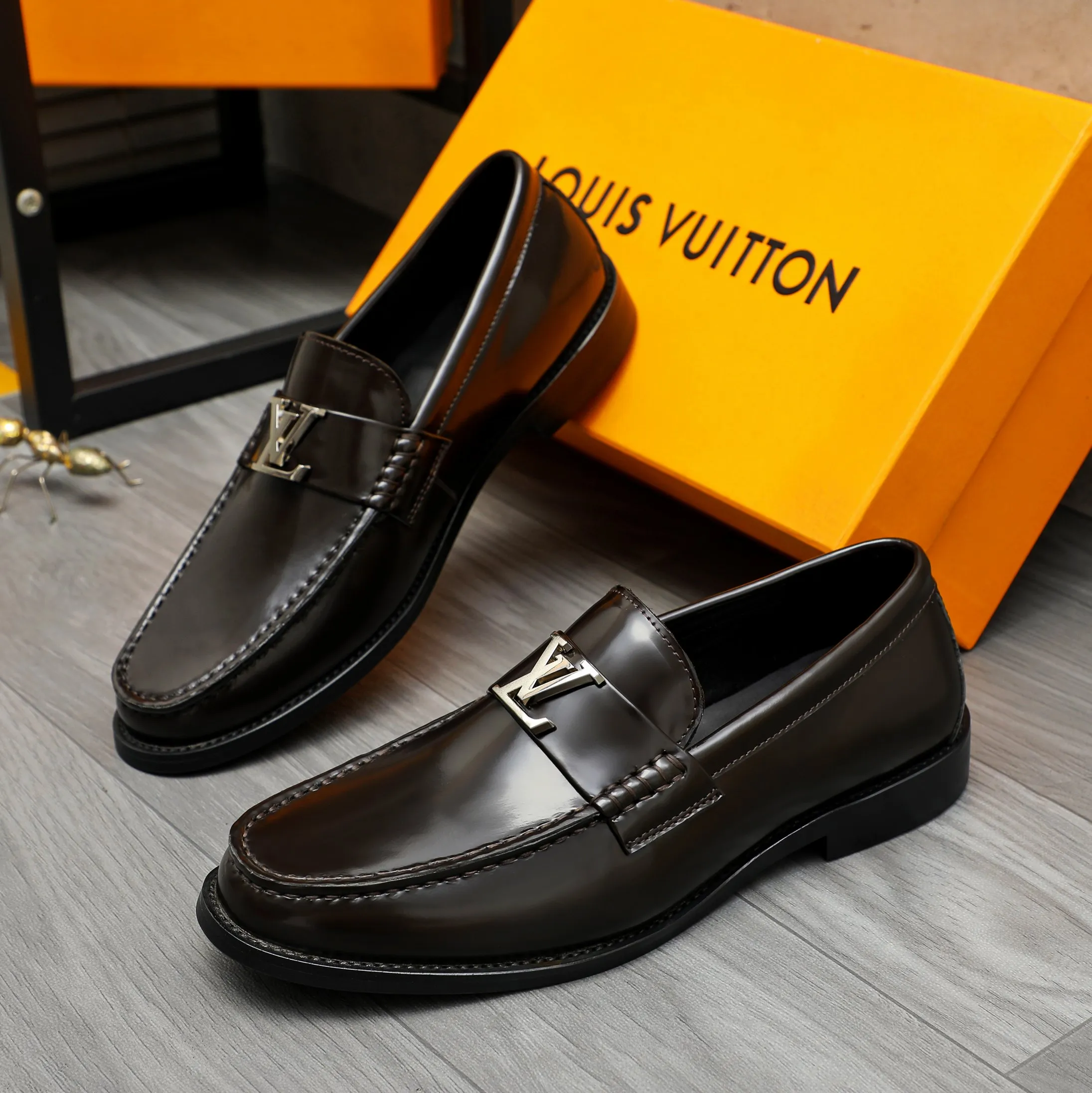 Men's shoes 💰442 Product trademark: LV "Louis Vuitton" business slip-on leather shoes Regular size: 38-46 (45.46 custom-made, non-returnable) Product materials: Selected pearlescent cowhide upper, cowhide lining, original rubber outsole